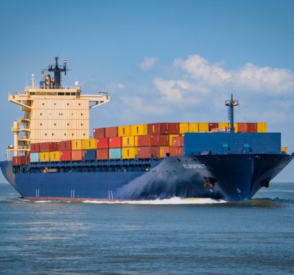 Zalety wyboru transportu morskiego dla Twojego biznesu